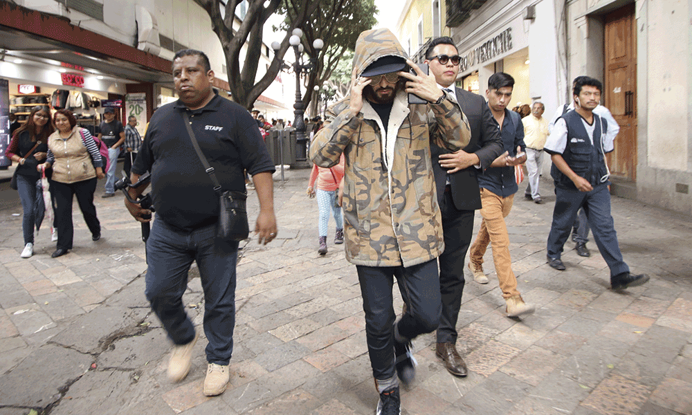 Engaña doble de Maluma a poblanos en Centro Histórico