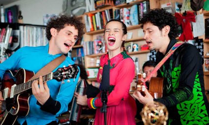 Monsieur Perin&eacute; comparte su ritmo con Puebla