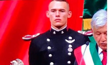 Cadete roba protagonismo en toma de posici&oacute;n de AMLO