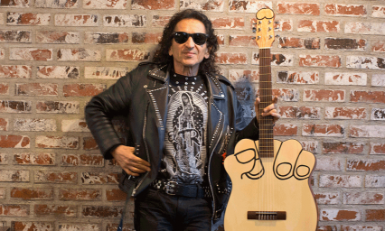 &Aacute;lex Lora: Rock and roll es una m&uacute;sica cien por ciento rebelde