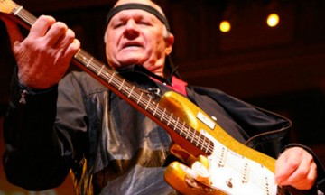 Muere el rey del surf Dick Dale