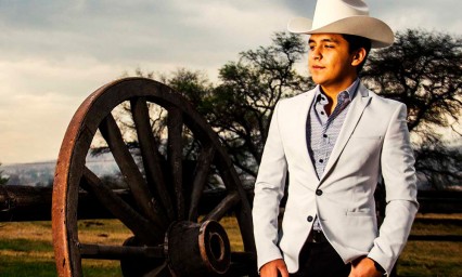 Lanza Christian Nodal su tema De los besos que te di