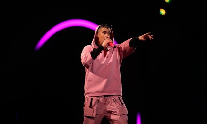 Se unen reguetoneros en remezcla de Lunay