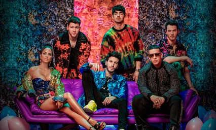 Jonas Brothers cantan en espa&ntilde;ol