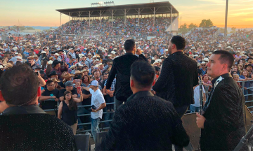 California recibe a músicos de banda