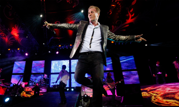 La moda pasa, el coraz&oacute;n no: Emmanuel