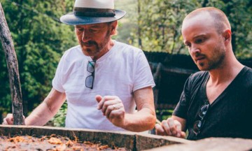 Protagonistas de Breaking Bad lanzan su propio mezcal