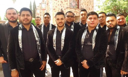 Imprimen su estilo a &eacute;xito de Leo Dan