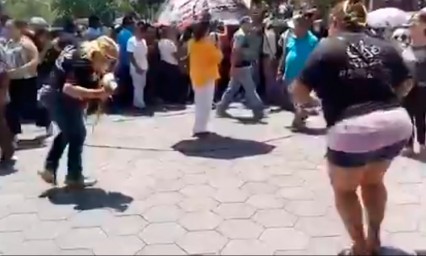 Al ritmo de cumbia despiden a Celso Pi&ntilde;a