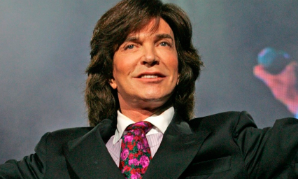 Gracias a Camilo Sesto, vivir as&iacute; es morir de amor para varias generaciones