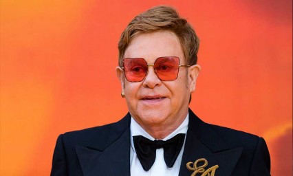 Elton John se desnuda en autobiograf&iacute;a