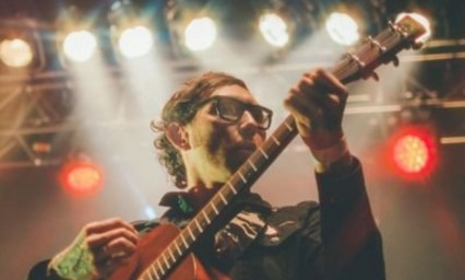 Regresa Kill Aniston con Ciudades