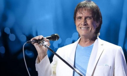  Roberto Carlos celebr&oacute; su cumplea&ntilde;os junto a miles de fans 