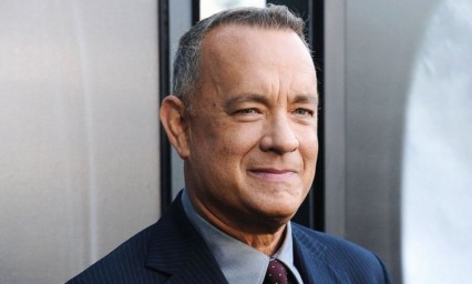 Tom Hanks regala m&aacute;quina de escribir a ni&ntilde;o victima de bullyng