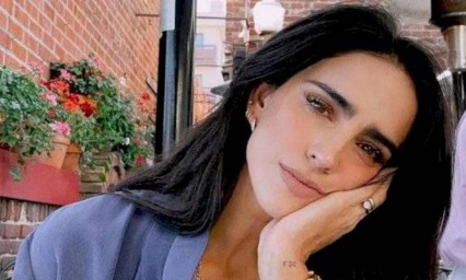 &ldquo;Ay, qu&eacute; prieta, no. Qu&eacute; feo&rdquo;, dice B&aacute;rbara de Regil mientras elige un filtro para iniciar su clase