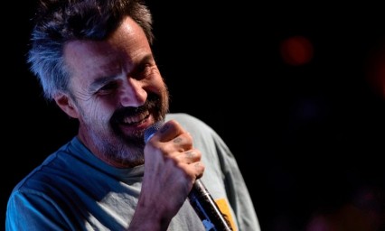 Pau Don&eacute;s, el cantante que pidi&oacute; un beso a La Flaca y conquist&oacute; al p&uacute;blico