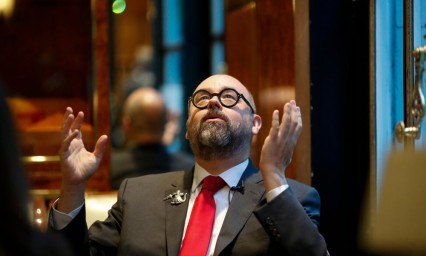El escritor Carlos Ruiz Zaf&oacute;n muere a los 55 a&ntilde;os en Los &Aacute;ngeles