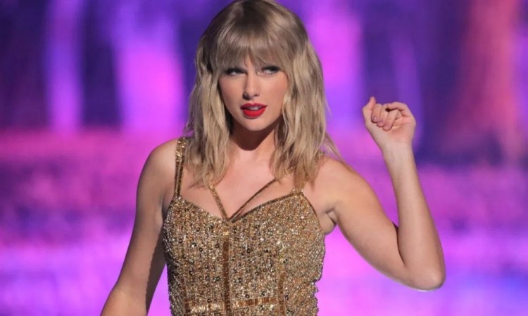 Taylor Swift hace historia en las listas de éxitos de Estados Unidos con Folkore