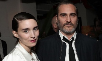 ¡Ya son padres! Joaquin Phoenix y Rooney Mara reciben al pequeño River