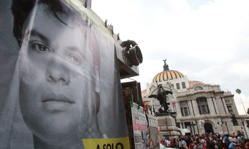 A 30 años del revolucionario disco en Bellas Artes, Juan Gabriel “vive”