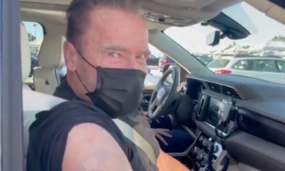 Arnold Schwarzenegger se vacuna contra la Covid: “Ven conmigo si quieres vivir"