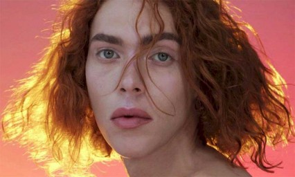 Murió SOPHIE, reconocida cantante, productora musical y activista transgénero