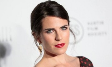  Karla Souza afina “la nota correcta” de la comedia en “Home Economics”