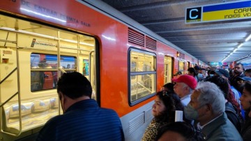 Detienen la Línea 2 del Metro para rescatar a una persona