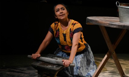 Mayra S&eacute;rbulo grita sobre dignidad humana en mon&oacute;logo