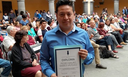 Premian a cronista poblano en concurso literario