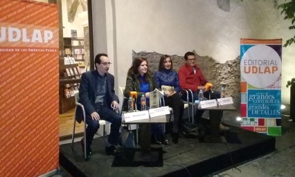 Presentan el libro M&aacute;s all&aacute; del texto