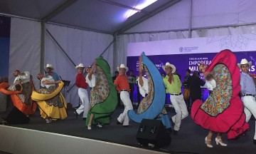 Llevan danza poblana a CdMx