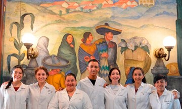 Restaura INAH murales del poblano Roberto Cueva