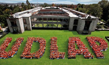 Artistas de la Udlap zapatean en Roma