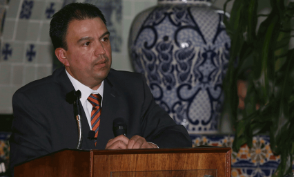 Presenta Silvino Vergara su libro Entre depredaci&oacute;n e indiferencia