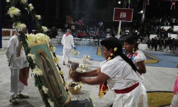 Reciben el año con danza de las Inditas