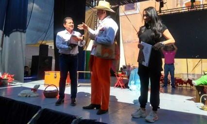 Celebra Mario Iv&aacute;n Mart&iacute;nez a los ni&ntilde;os poblanos