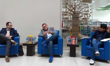 Presenta Óscar Alarcón su libro en la BUAP