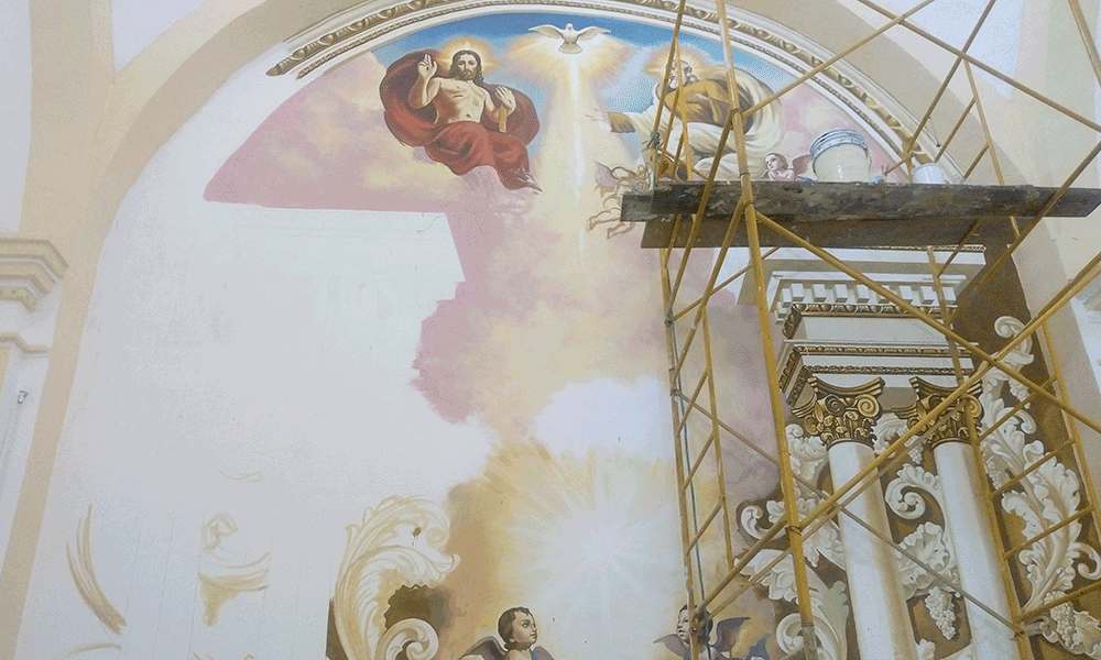 Trabajan en mural de templo afectado por el 19S