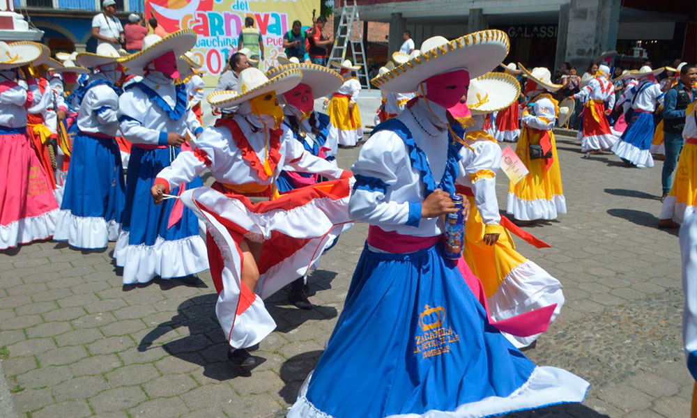 Música, color y tradición en el Carnaval de huehues en Huauchinango