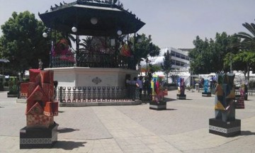 Exponen 25 artistas esculturas en Tehuacán