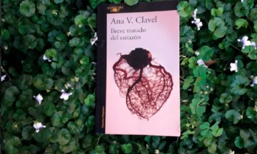 Presenta Clavel  Breve tratado del coraz&oacute;n