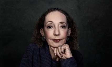 Recibe premio literario Joyce Carol Oates