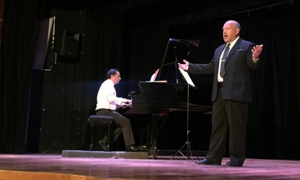 Pablo Barranco deleita con su voz a poblanos