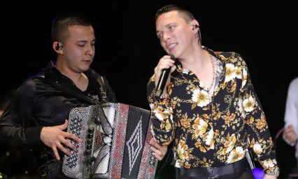 Adriel Favela y Javier Rosas enloquecen a 15 mil almas