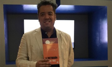 Distorsión, un libro híbrido: Rafael Toriz