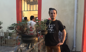 Poesía es arte con la imagen-espejo: Cisneros