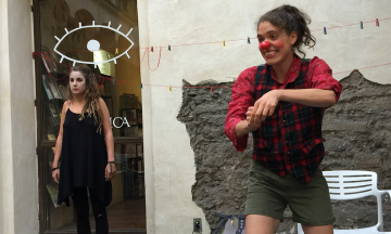 Abordan desde un performance la violencia de género