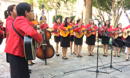 Mujeres difunden rondalla