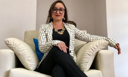 Gana Valeria Guzm&aacute;n premio de poes&iacute;a